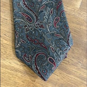 Oscar De La Renta couture paisley tie